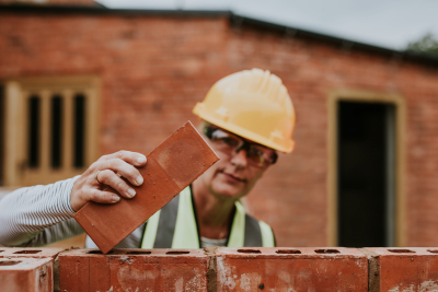 Гид по закупке кирпича и блоков: технические нюансы, логистика и защита от ошибок