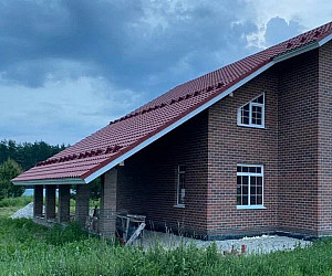Примеры фасадов из лицевого кирпича 1.4 НФ Готика Лава