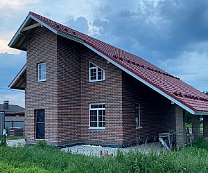 Примеры фасадов из лицевого кирпича 1.4 НФ Готика Лава