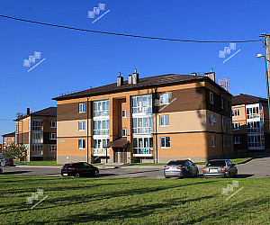 Сочетание трех цветов кирпича с поверхностью бархат