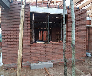 Примеры облицовки коттеджей лицевым кирпичем Готика Дуб 1НФ