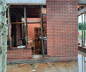 Примеры облицовки коттеджей лицевым кирпичем Готика Дуб 1НФ