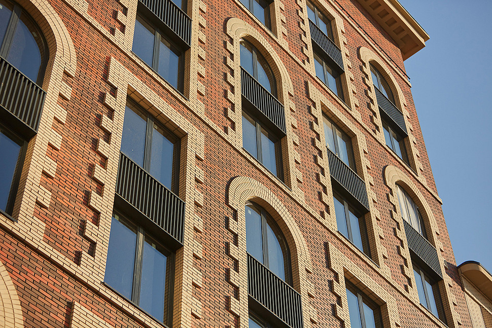 Примеры фасадов коттеджей из клинкера красный флеш Ноттингем гладкий