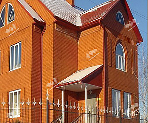 Примеры коттеджей из кирпича ЖКЗ красный