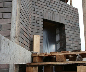 Виды фасадов из облицовочного кирпича Графит Старая стена 1 НФ