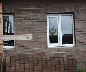 Виды фасадов из облицовочного кирпича Графит Старая стена 1 НФ