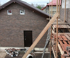 Виды фасадов из облицовочного кирпича Графит Старая стена 1 НФ