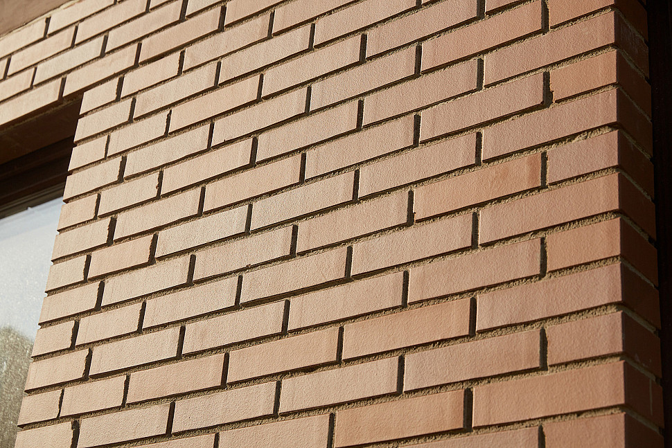 Варианты цветовых решений фасадов из кирпича 1НФ коричневый гладкий
