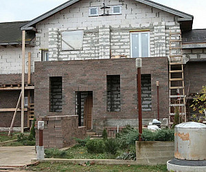 Виды фасадов из облицовочного кирпича Графит Старая стена 1 НФ