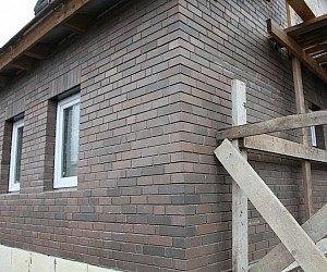 Виды фасадов из облицовочного кирпича Графит Старая стена 1 НФ