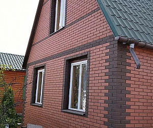 Примеры фасадов из лицевого кирпича 1 НФ красный гладкий производства Вышневолодской Керамики