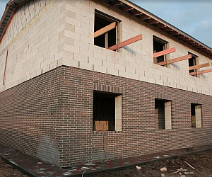 Кирпич Графит Старая стена евро формата в дизайне коттеджа