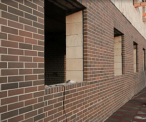 Кирпич Графит Старая стена евро формата в дизайне коттеджа