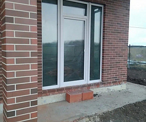 Фасад дома из кирпича Графит гладкий евро формата