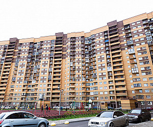 ЖК фасад выполнен из кирпича ЛСР