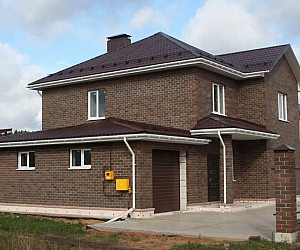 Фасады коттеджей из кирпича 1.4НФ Графит Лава