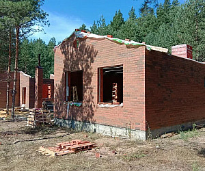 Дизайнерские решения фасадов из кирпича Готика Дуб формата 1.4 НФ