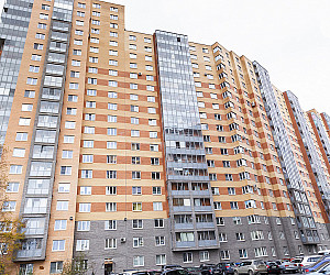 Фасады зданий из кирпича ЛСР слоновая кость